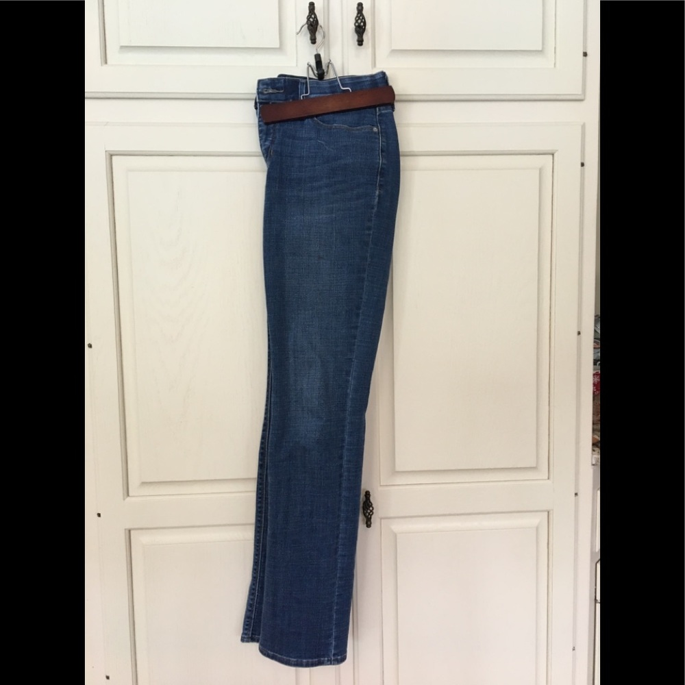 Levi 525 Denim jeans. Women’s 6. Straight leg